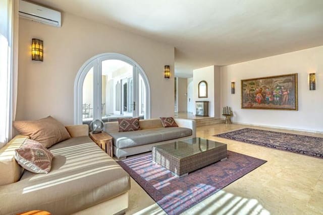 4 Zimmer Villa zu vermieten in El Paraiso, Estepona mit Pool Garage - 8.500 € (Ref: 9679365)