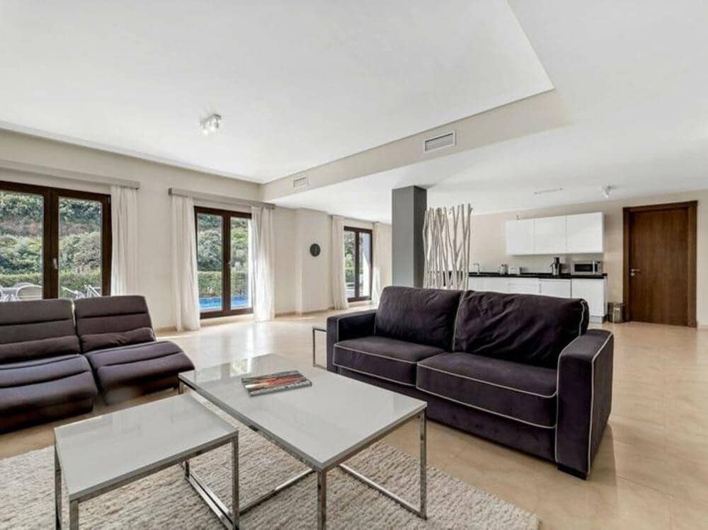 4 quarto Moradia para arrendar em Benahavis com piscina garagem - 8 400 € (Ref: 9685886)