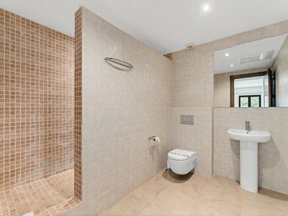 4 quarto Moradia para arrendar em Benahavis com piscina garagem - 8 400 € (Ref: 9685886)