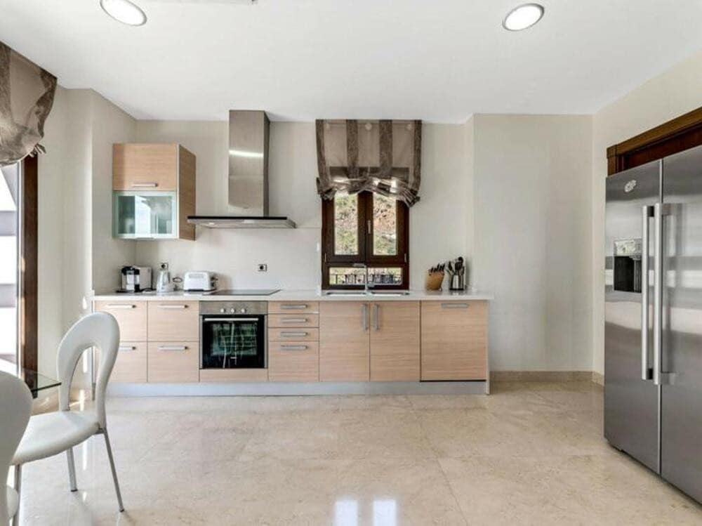 4 soverom Villa til leie i Benahavis med svømmebasseng garasje - € 7 750 (Ref: 9685886)