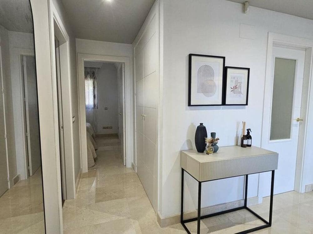 Appartement de 2 chambres à louer à Benahavis avec piscine garage - 2 500 € (Ref: 9685887)