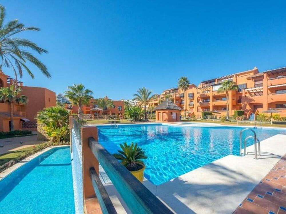 Appartement de 2 chambres à louer à Benahavis avec piscine garage - 2 500 € (Ref: 9685887)