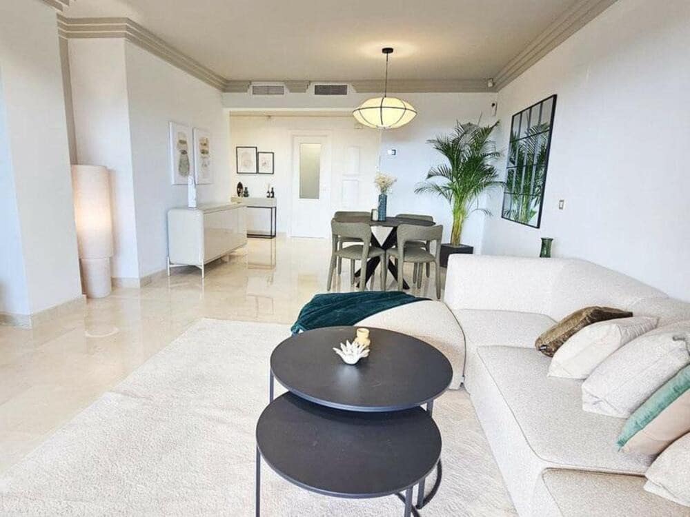 Appartement de 2 chambres à louer à Benahavis avec piscine garage - 2 500 € (Ref: 9685887)
