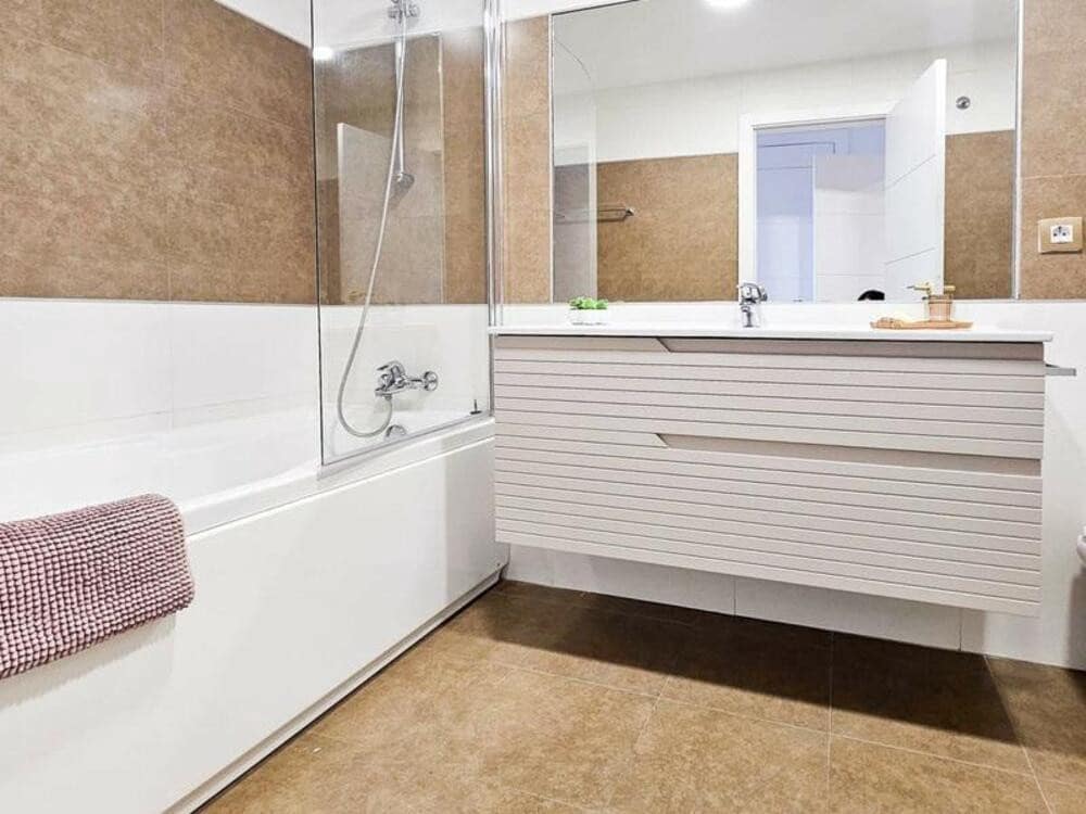 Appartement de 2 chambres à louer à Benahavis avec piscine garage - 2 500 € (Ref: 9685887)