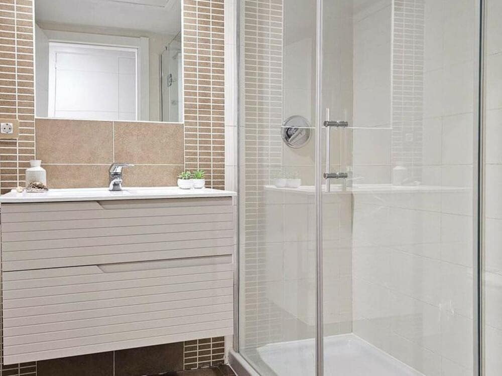 Appartement de 2 chambres à louer à Benahavis avec piscine garage - 2 500 € (Ref: 9685887)