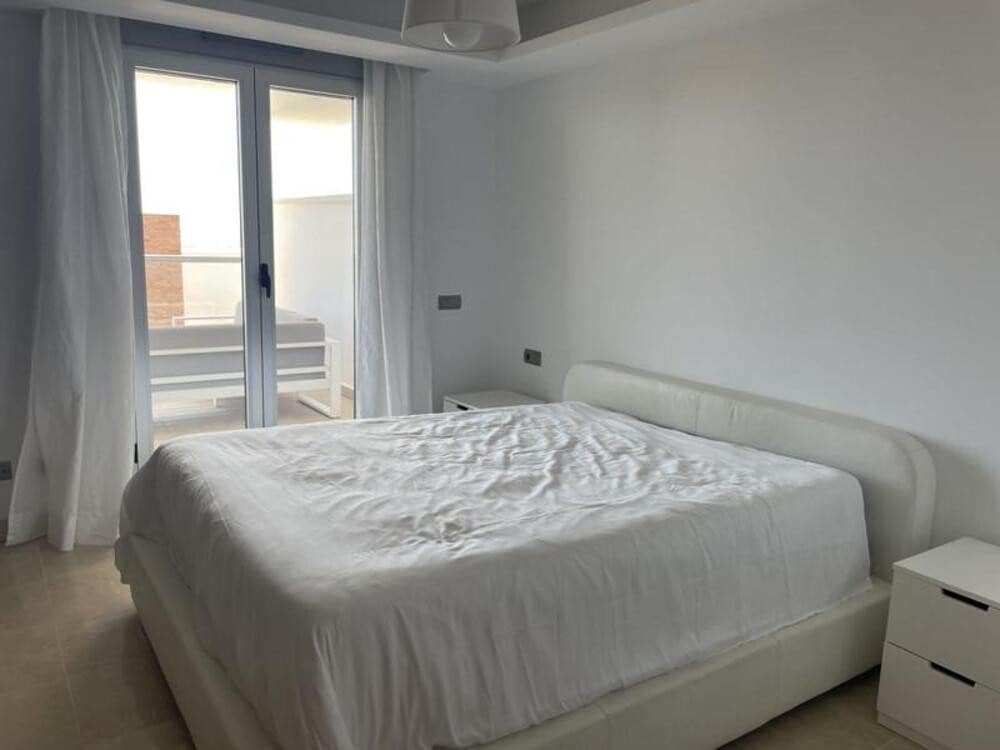 Apartamento de 2 habitaciones en Los Arqueros en alquiler con piscina garaje - 2.700 € (Ref: 9685888)