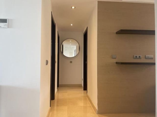 Apartamento de 2 habitaciones en Los Arqueros, Benahavís en alquiler con piscina garaje - 2.700 € (Ref: 9685888)