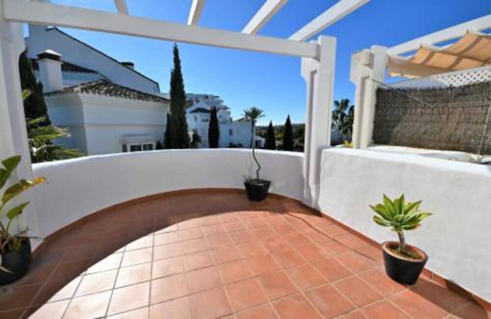 Ático de 3 habitaciones en Guadalmina en alquiler con piscina garaje - 2.650 € (Ref: 9689904)