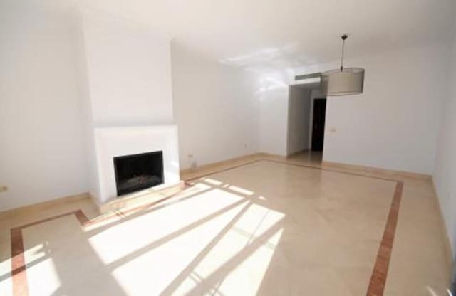 Ático de 3 habitaciones en Guadalmina Alta, Marbella en alquiler con piscina garaje - 2.650 € (Ref: 9689904)