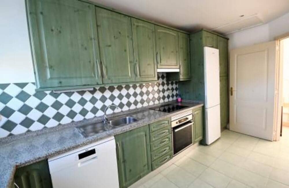 Ático de 3 habitaciones en Guadalmina en alquiler con piscina garaje - 2.650 € (Ref: 9689904)