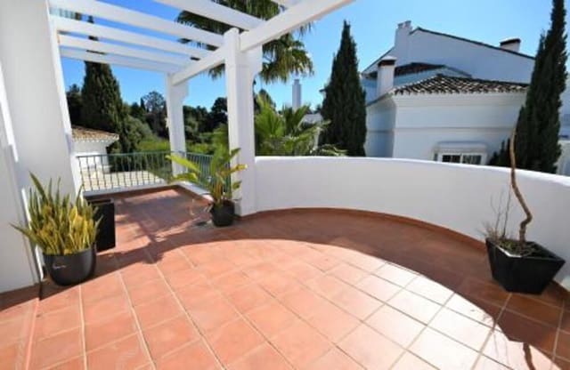 Ático de 3 habitaciones en Guadalmina Alta, Marbella en alquiler con piscina garaje - 2.650 € (Ref: 9689904)