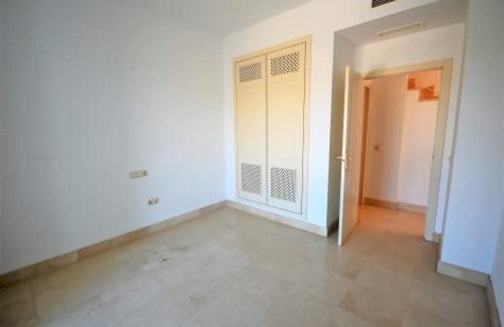 Ático de 3 habitaciones en Guadalmina en alquiler con piscina garaje - 2.650 € (Ref: 9689904)