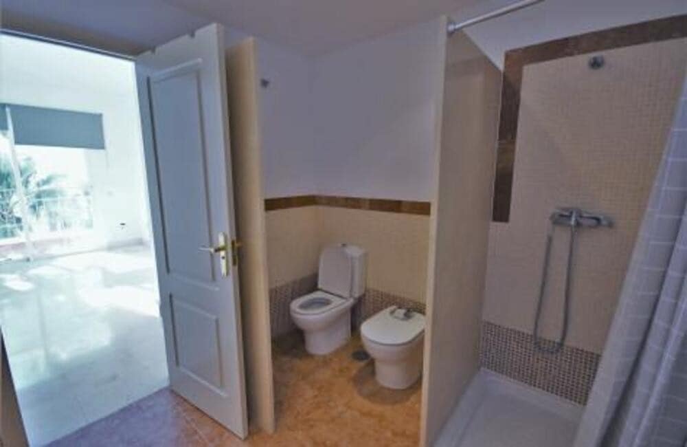 Ático de 3 habitaciones en Guadalmina en alquiler con piscina garaje - 2.650 € (Ref: 9689904)