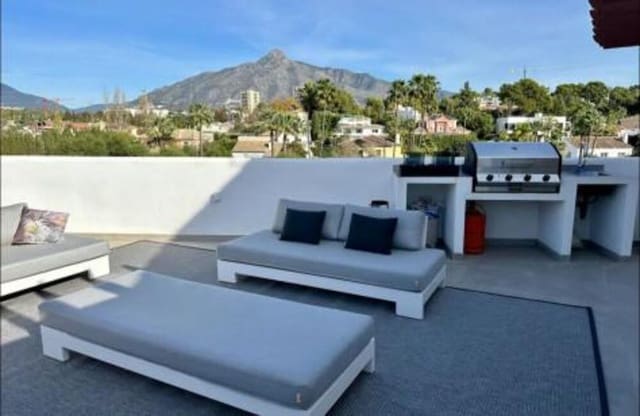 4 sypialnia Penthouse do wynajęcia w Nueva Andalucía Centro, Marbella z basenem garażem - 5 000 € (Ref: 9689906)