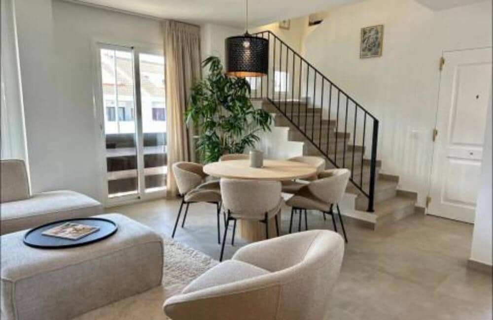 4 sypialnia Penthouse do wynajęcia w Marbella z basenem garażem - 5 000 € (Ref: 9689906)