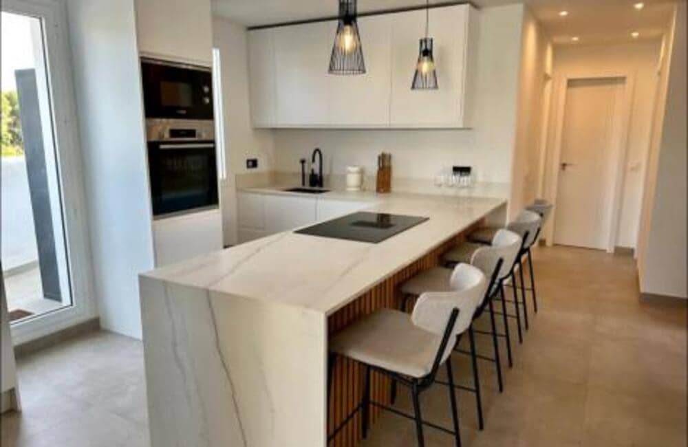 4 sypialnia Penthouse do wynajęcia w Marbella z basenem garażem - 5 000 € (Ref: 9689906)