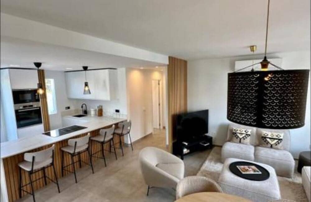 4 sypialnia Penthouse do wynajęcia w Marbella z basenem garażem - 5 000 € (Ref: 9689906)