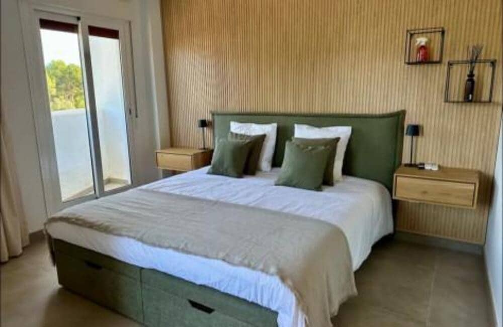 4 sypialnia Penthouse do wynajęcia w Marbella z basenem garażem - 5 000 € (Ref: 9689906)