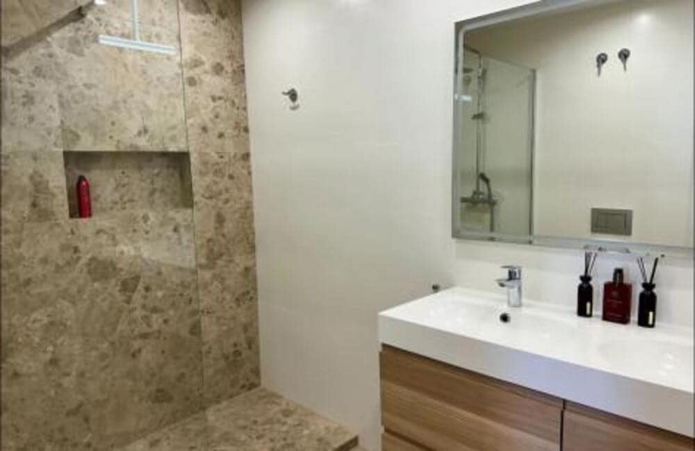 4 sypialnia Penthouse do wynajęcia w Marbella z basenem garażem - 5 000 € (Ref: 9689906)