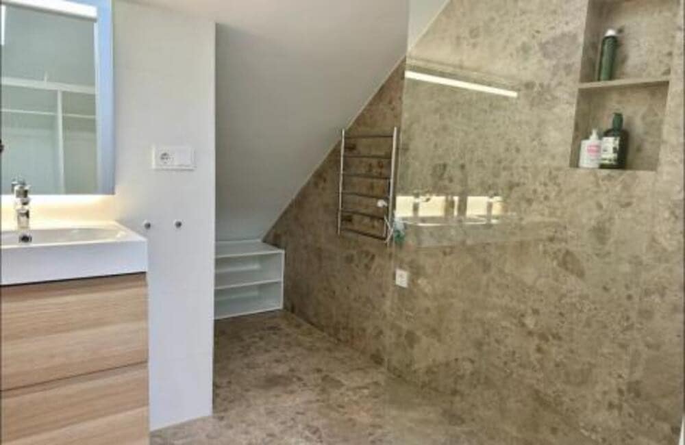 4 sypialnia Penthouse do wynajęcia w Marbella z basenem garażem - 5 000 € (Ref: 9689906)