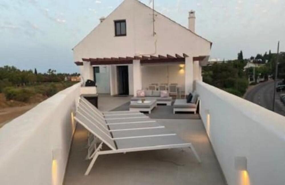 4 sypialnia Penthouse do wynajęcia w Marbella z basenem garażem - 5 000 € (Ref: 9689906)