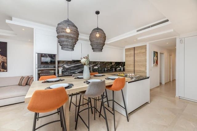 Apartamento de 3 habitaciones en Puerto Banus, Marbella en alquiler con piscina garaje - 4.500 € (Ref: 9689907)