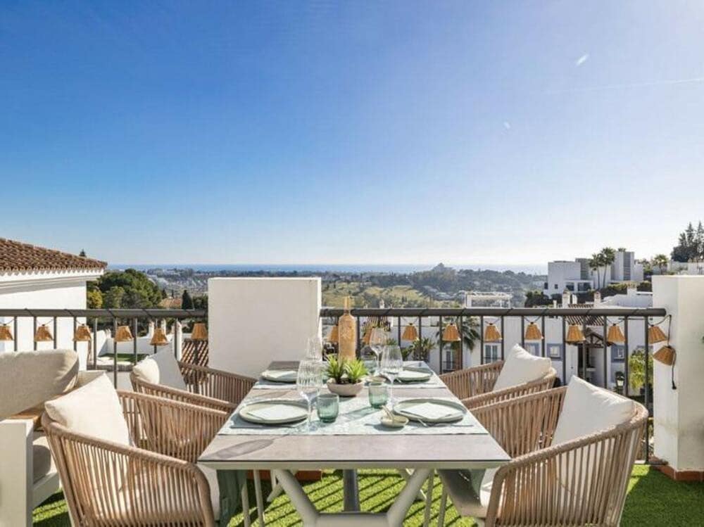 3 makuuhuone Kattohuoneisto myytävänä paikassa Benahavis mukana uima-altaan 
autotalli - 695 000 € (Ref: 9694584)