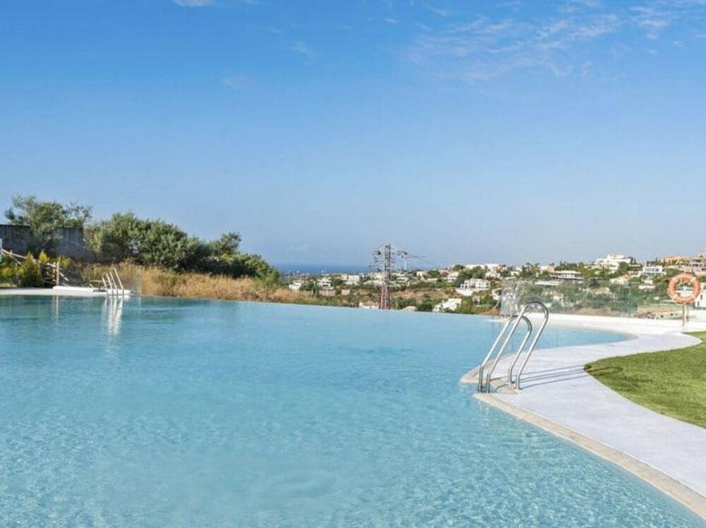 3 makuuhuone Kattohuoneisto myytävänä paikassa Benahavis mukana uima-altaan 
autotalli - 695 000 € (Ref: 9694584)