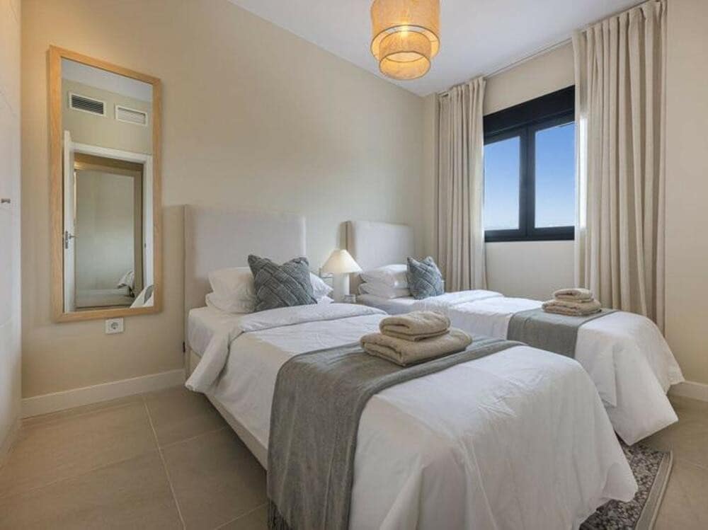 3 quarto Apartamento para arrendar em Estepona com piscina garagem - 2 500 € (Ref: 9694585)