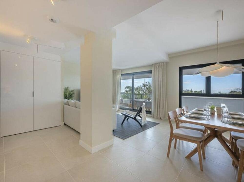 3 quarto Apartamento para arrendar em Estepona com piscina garagem - 2 500 € (Ref: 9694585)