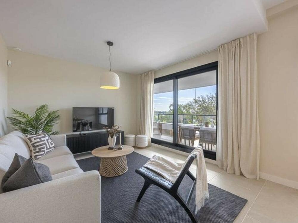 3 quarto Apartamento para arrendar em Estepona com piscina garagem - 2 500 € (Ref: 9694585)