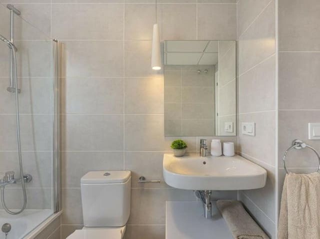 3 quarto Apartamento para arrendar em La Concha - Resina Golf, Estepona com piscina garagem - 2 500 € (Ref: 9694585)