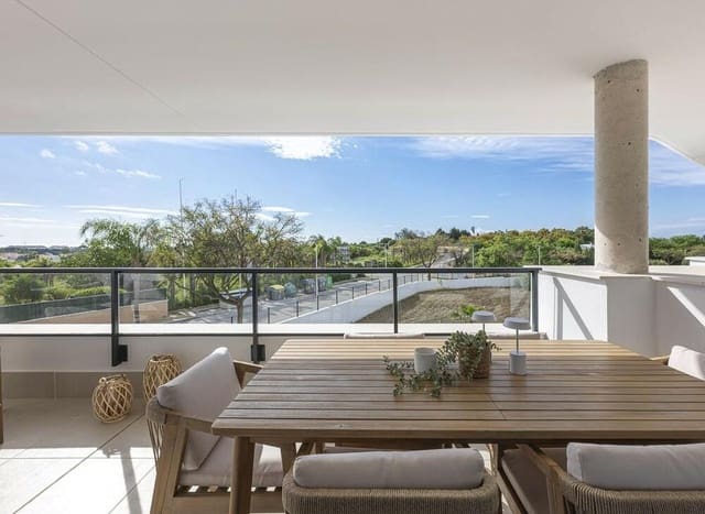 3 quarto Apartamento para arrendar em La Concha - Resina Golf, Estepona com piscina garagem - 2 500 € (Ref: 9694585)