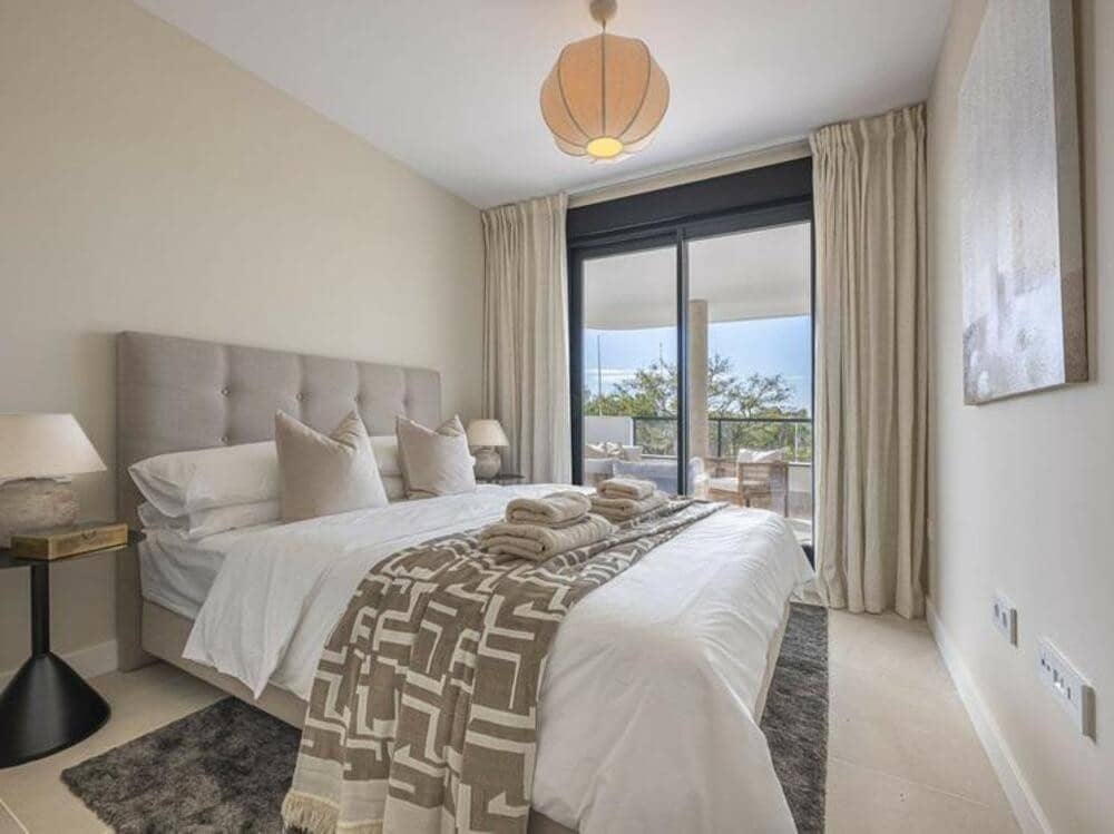 3 quarto Apartamento para arrendar em Estepona com piscina garagem - 2 500 € (Ref: 9694585)