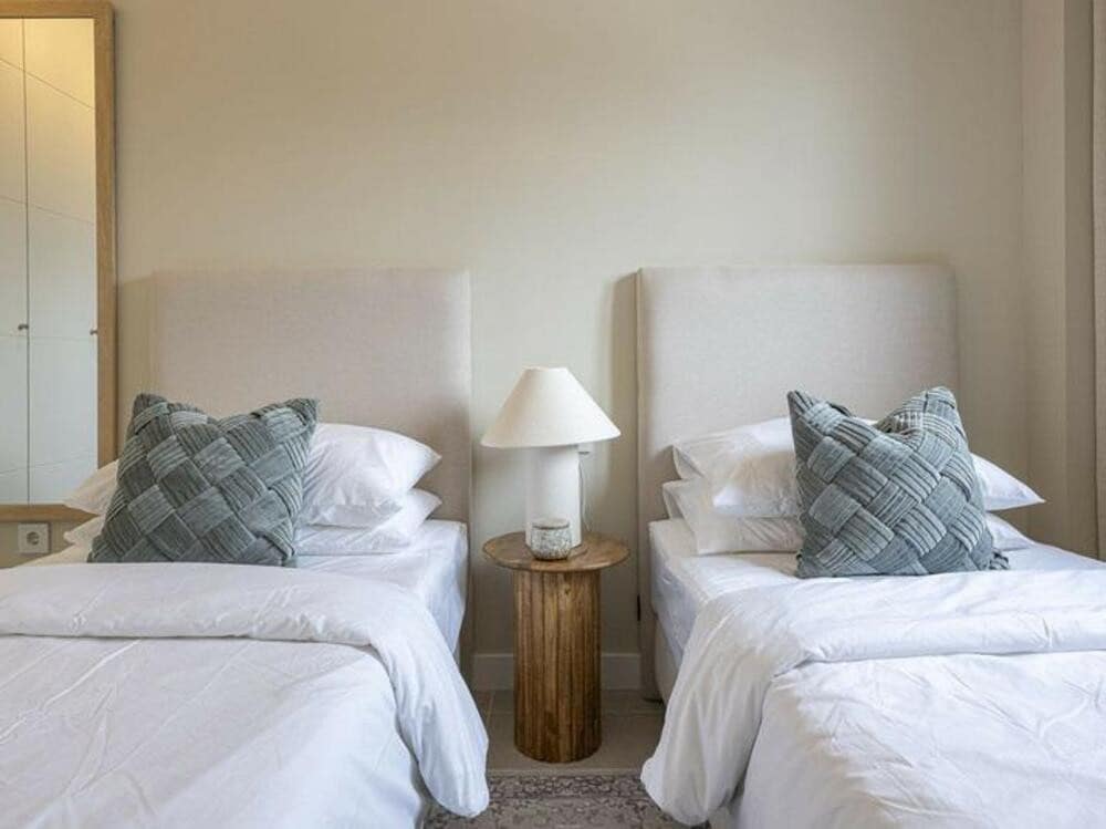 3 quarto Apartamento para arrendar em Estepona com piscina garagem - 2 500 € (Ref: 9694585)