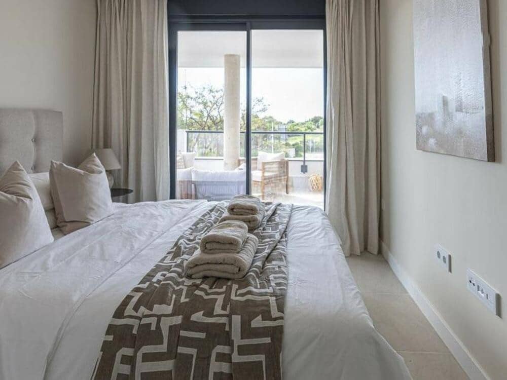 3 quarto Apartamento para arrendar em Estepona com piscina garagem - 2 500 € (Ref: 9694585)