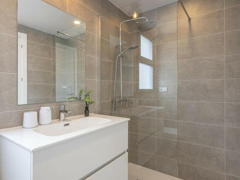 3 quarto Apartamento para arrendar em Estepona com piscina garagem - 2 500 € (Ref: 9694585)