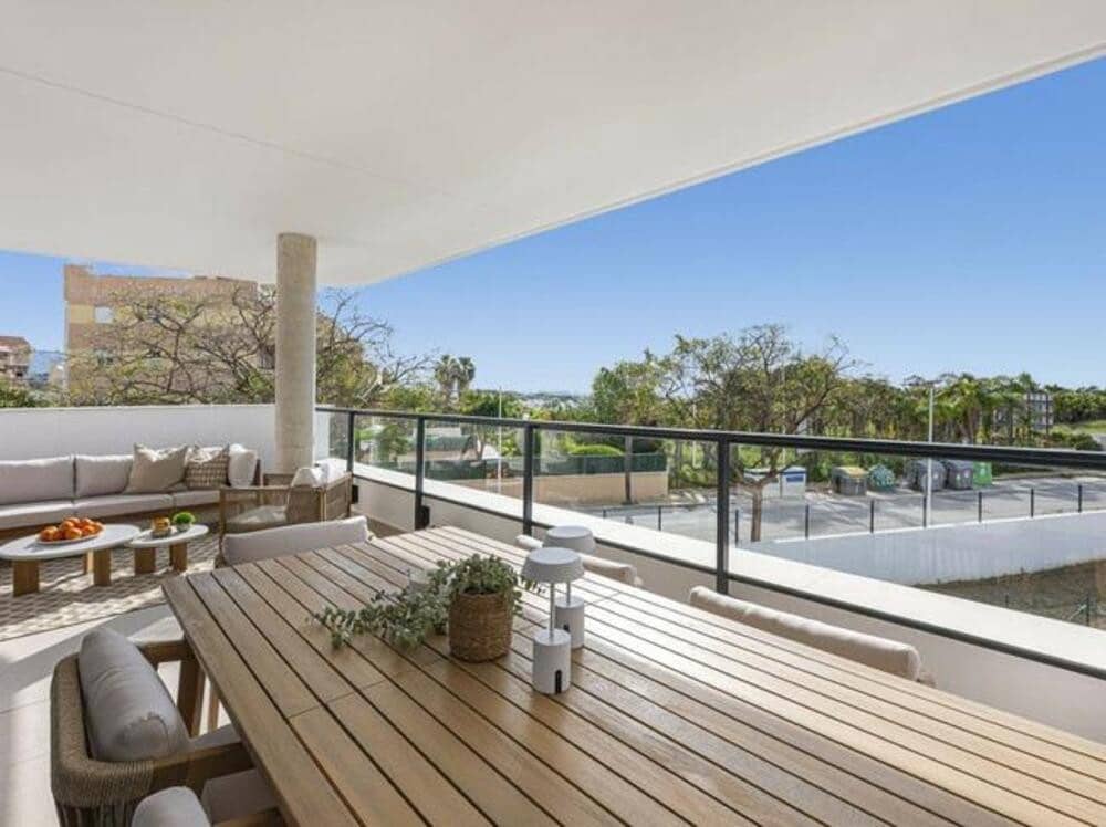 3 quarto Apartamento para arrendar em Estepona com piscina garagem - 2 500 € (Ref: 9694585)