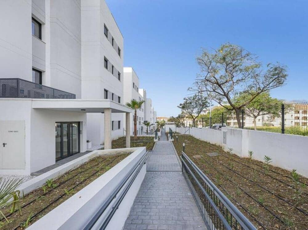 3 quarto Apartamento para arrendar em Estepona com piscina garagem - 2 500 € (Ref: 9694585)