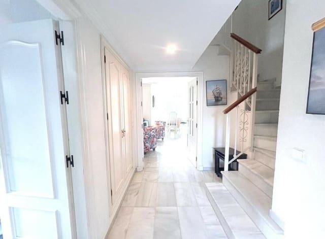 5 sovrum Semi-fristående Villa till salu i Cancelada, Estepona med pool - 695 000 € (Ref: 9694586)