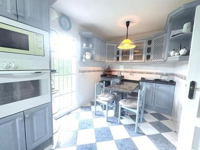 5 makuuhuone Paritalo myytävänä paikassa Cancelada, Estepona mukana uima-altaan - 695 000 € (Ref: 9694586)