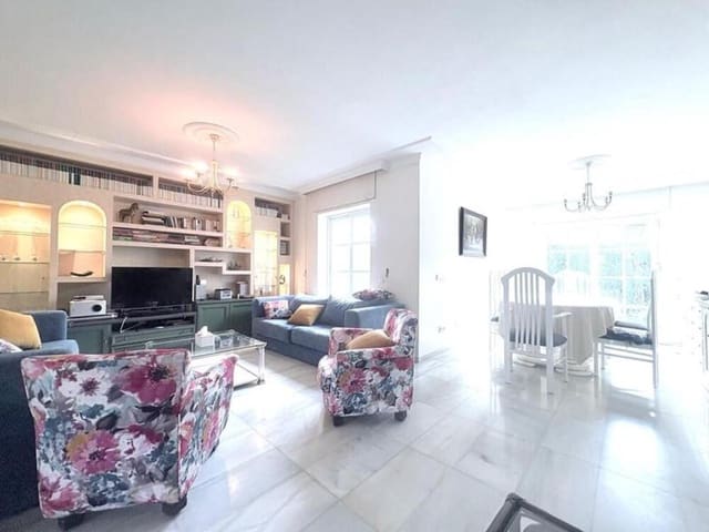 5 makuuhuone Paritalo myytävänä paikassa Cancelada, Estepona mukana uima-altaan - 695 000 € (Ref: 9694586)