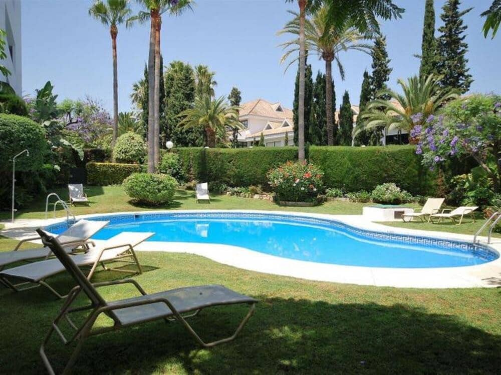 3 soveværelse Penthouse til leje i Guadalmina med swimmingpool garage - € 3.200 (Ref: 9694587)