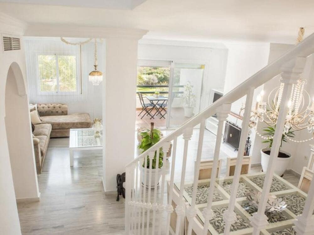 3 soveværelse Penthouse til leje i Guadalmina med swimmingpool garage - € 3.200 (Ref: 9694587)