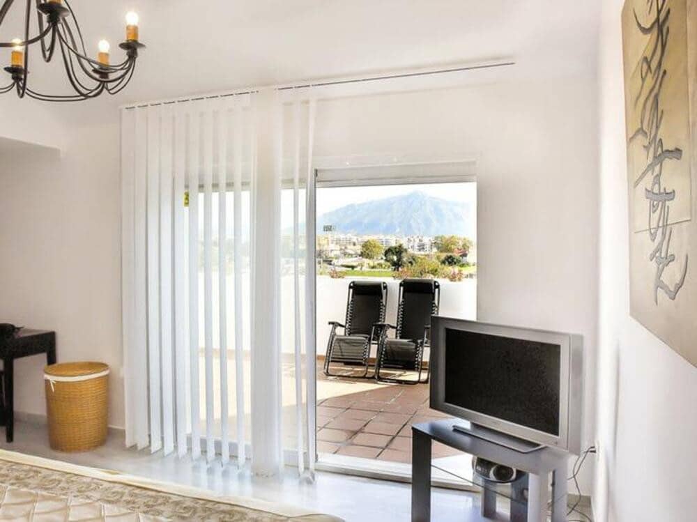 3 soveværelse Penthouse til leje i Guadalmina med swimmingpool garage - € 3.200 (Ref: 9694587)