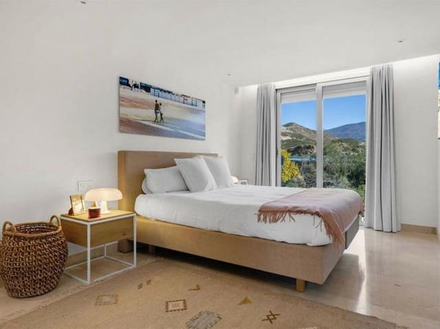 3 slaapkamer Penthouse te koop in Nueva Andalucía Centro, Marbella met zwembad garage - € 1.950.000 (Ref: 9697929)