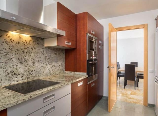 3 makuuhuone Huoneisto myytävänä paikassa Alto de los Monteros, Marbella mukana uima-altaan 
autotalli - 579 000 € (Ref: 9697930)