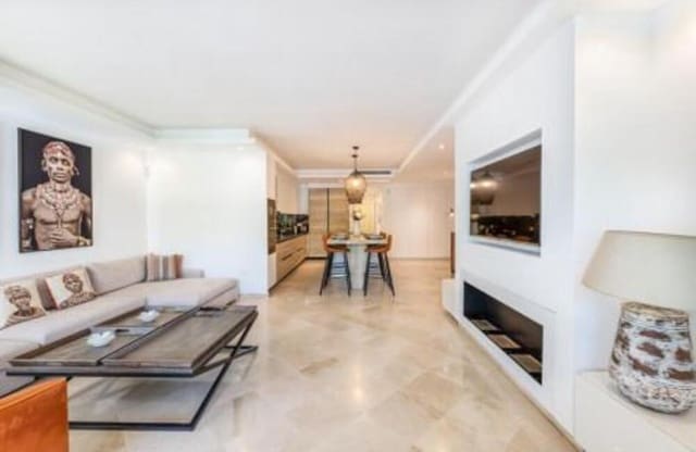 3 soveværelse Lejlighed til leje i Puerto Banus, Marbella med swimmingpool garage - € 4.500 (Ref: 9700327)