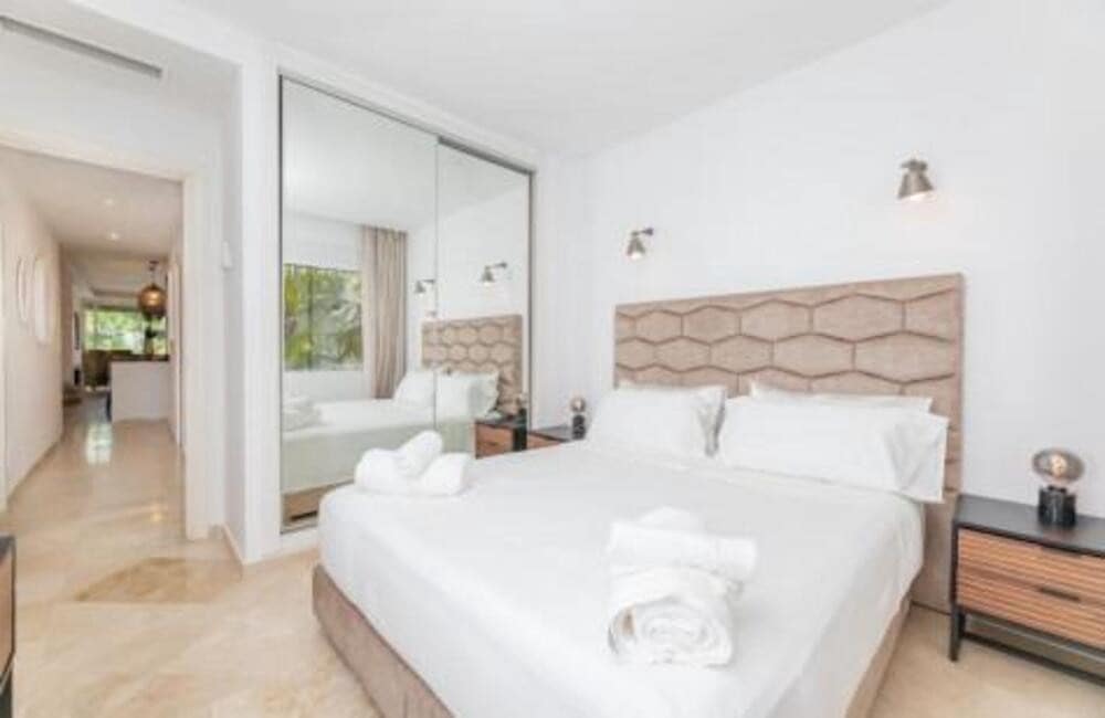3 quarto Apartamento para arrendar em Marbella com piscina garagem - 4 500 € (Ref: 9700327)