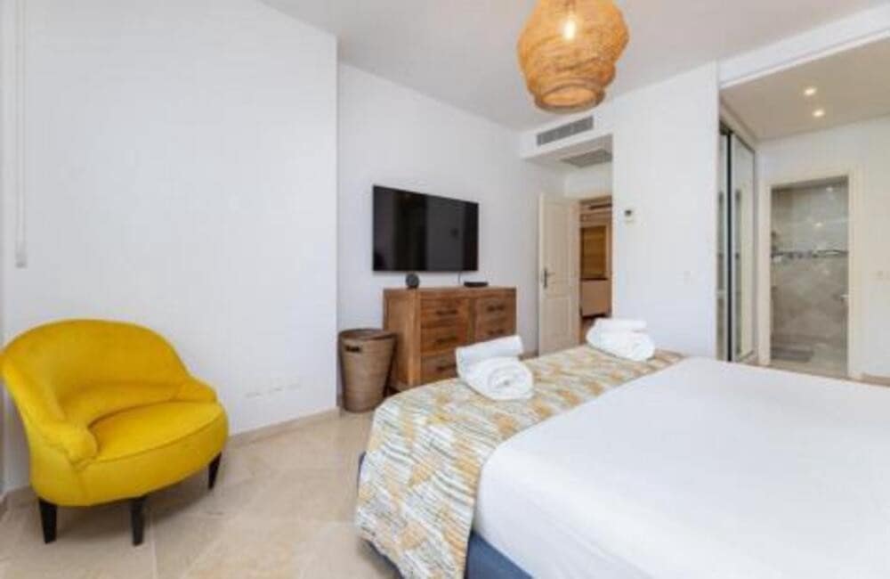 3 quarto Apartamento para arrendar em Marbella com piscina garagem - 4 500 € (Ref: 9700327)